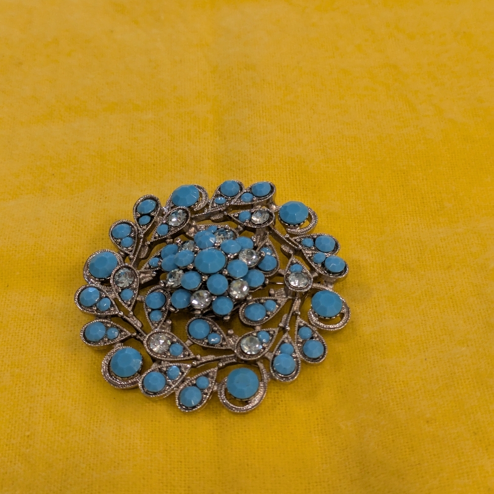 Vintage 2002s Elegant Faux Turquoisee and White Rhinestone Flower Brooch